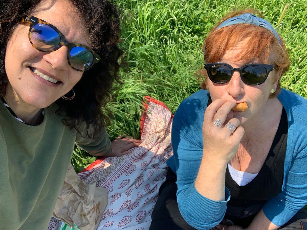 hofattotardi's tweet photo. Caffarella state of mind (c’è un gallo che canta) #10aprile #Pasquetta #chicchirichi #sogreche #lolive #picnic https://t.co/11ylE8aBVr