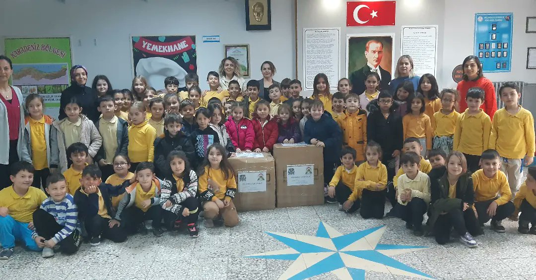 VeliogluCaycuma's tweet photo. Bakanlığımızca başlatılan ÇEDES projesi dahilinde kardeş okulumuz olan HatayDefne Döver İlkokuluna personelimiz öğrencilerimiz ve velilerimizin katkılarıyla depremzede okulumuzun ihtiyaçlarını bir nebze olsun gidermek istedik. @tcmeb @caycumakymkligi @caycumailcemem https://t.co/ynfIkldJUP