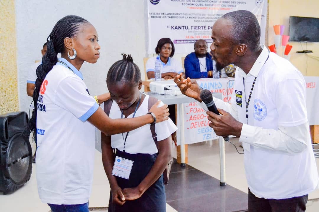 VlfCongo's tweet image. 🔴#ProjetsInnovants Le Mouvement Alerte sensibilise les jeunes filles à #briser les tabous autour de la menstruation en milieux scolaires au moyen de la Bande Dessinée. Ce projet a pour objectif de renforcer l’éducation des jeunes sur l’hygiène menstruelle vlfcongo.org/projets-innova…