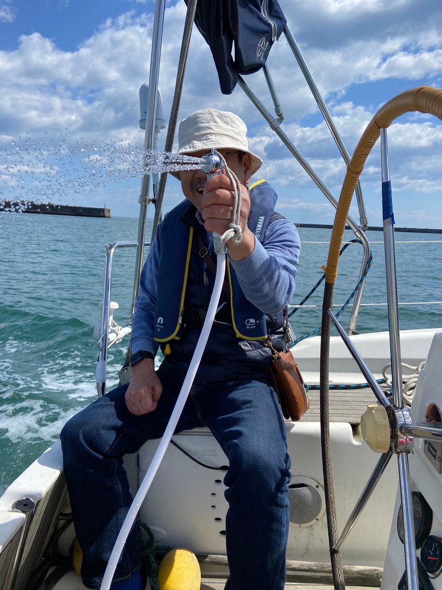 kiittan's tweet photo. ●大洗マリーナ⛵
Milky Way⛵に秘密兵器㊙️取付ける為にやって来た〜🚗
●義勝先生👩‍🏫のPole Pole⛵は、温水シャワーの修理が直ぐに終わって早速sailing〜👌
●きせっちゃんはPole Pole⛵に乗って来なさいよ〜‼️の言葉で
●出航直後⛵に引き返してもらって飛び乗りました〜（笑）
●2023/4/9(日) https://t.co/ehjKIZhsNJ