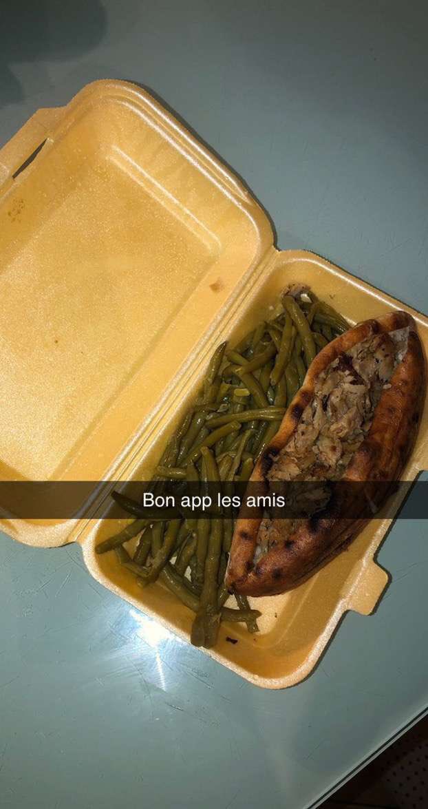 ryad164's tweet photo. @Ereninho16 @lihytoo Mdrrr je préfère manger ça https://t.co/UT0gCO3QU6