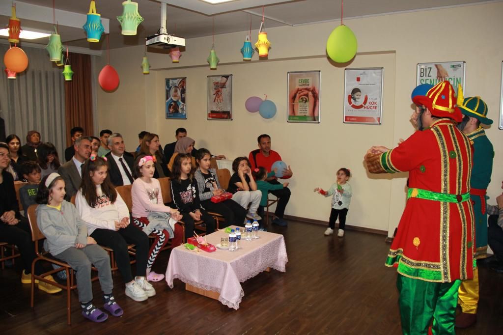 Sayın Kaymakamımız İlhan ABAY ve eşi Şefika Serap ABAY, Kocasinan KYK yurdunda misafir edilen depremzedelerimizle iftarda buluştu.
<a href="/kayserivaliligi/">T.C.Kayseri Valiliği</a>
<a href="/gokmen_cicek_/">Gökmen Çiçek</a>
<a href="/ilhanabay23/">İlhan Abay</a>
<a href="/Kocasinann38/">Kocasinan İlçe Milli Eğitim Müdürlüğü</a>