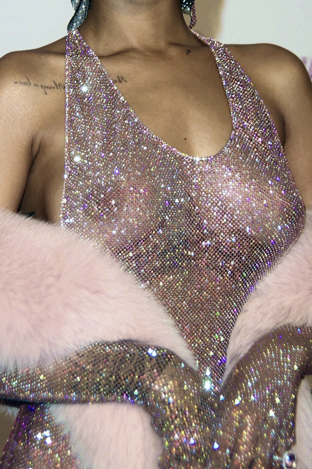 DO☈ITO❦💋 on X: Rihanna's Swarovski dress