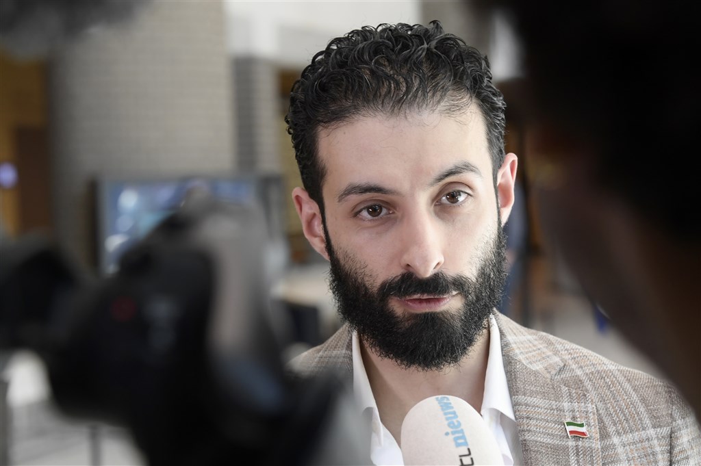 Kamerleden willen einde aan 'grondzwendel' en eisen tekst en uitleg van notarissen rtlnieuws.nl/onderzoek/arti…