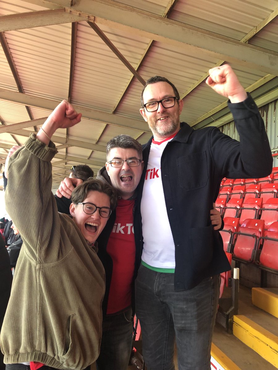 Wrexham 3 Notts County 2 One of the great days of being in love with WrexhamAFC Incredible scenes yet again at #FortressCaeRas #wevegotMullin #SuperBenFosteringoal(iliikeit)
⁦<a href="/RobRyanRed/">RobRyanRed - Wrexham AFC Podcast</a>⁩ ⁦<a href="/fearlessidzine/">Fearless In Devotion | WREXHAM AFC podcast</a>⁩