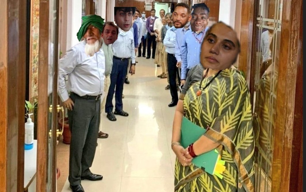 As soon as Dinesh Karthik enters in dressing room, crew waiting for him be like: #RCBvsLSG