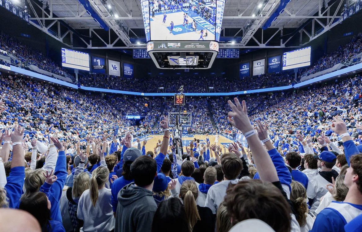 Cats_Coverage's tweet image. Retweet if you spent your college years at the @universityofky 💙