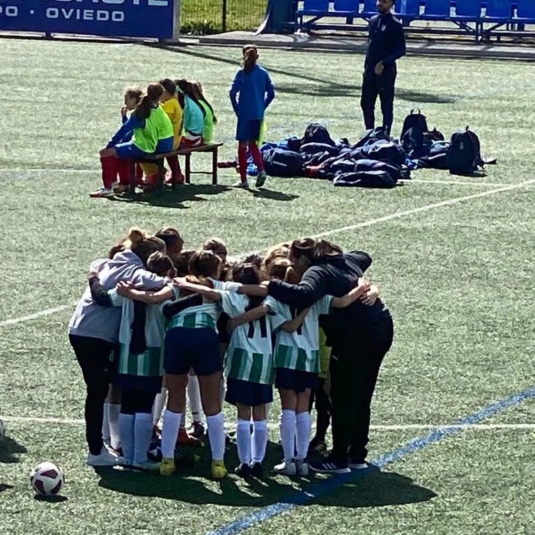 RacingFemenino's tweet photo. ⚽️💚 Semana Santa fantástica de nuestras alevinas que nos hicieron disfrutar en los torneos.

🏆 Comenzaron con un meritorio cuarto puesto en la @oviedocup demostrando que con buen trabajo y esfuerzo se consiguen las metas. https://t.co/b28TDgAe6c