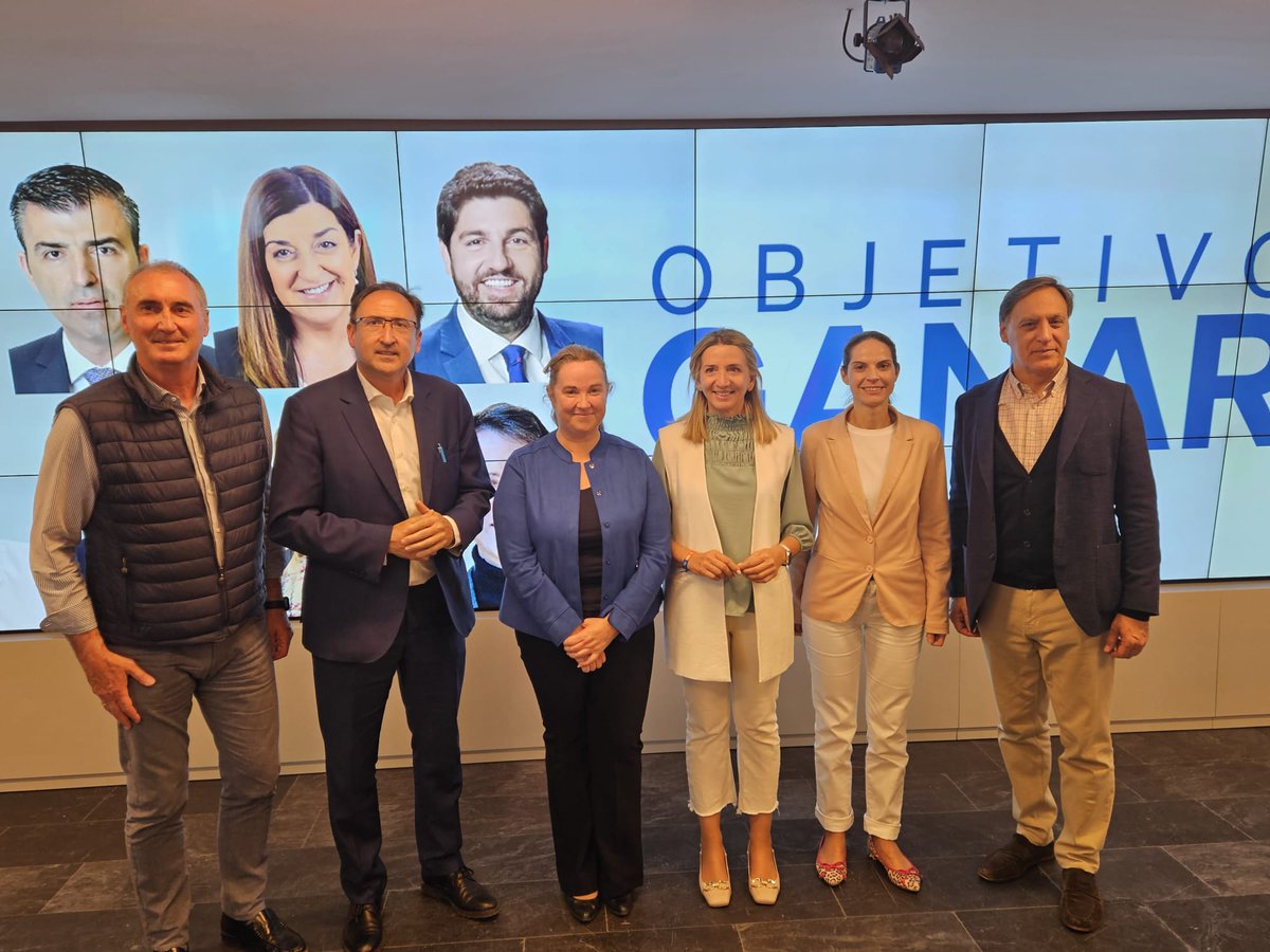 BelenIzqHdz's tweet photo. Compartiendo experiencias y trabajando con el fin común de mejorar la vida de nuestros vecinos.
Siempre hay que seguir aprendiendo.
Quedan 7 semanas para conseguir el cambio en el ayuntamiento de Soria.
Hoy en la Junta Directiva Nacional del @ppopular 
#SoriaEntreTodos https://t.co/dqYUFTTPNm