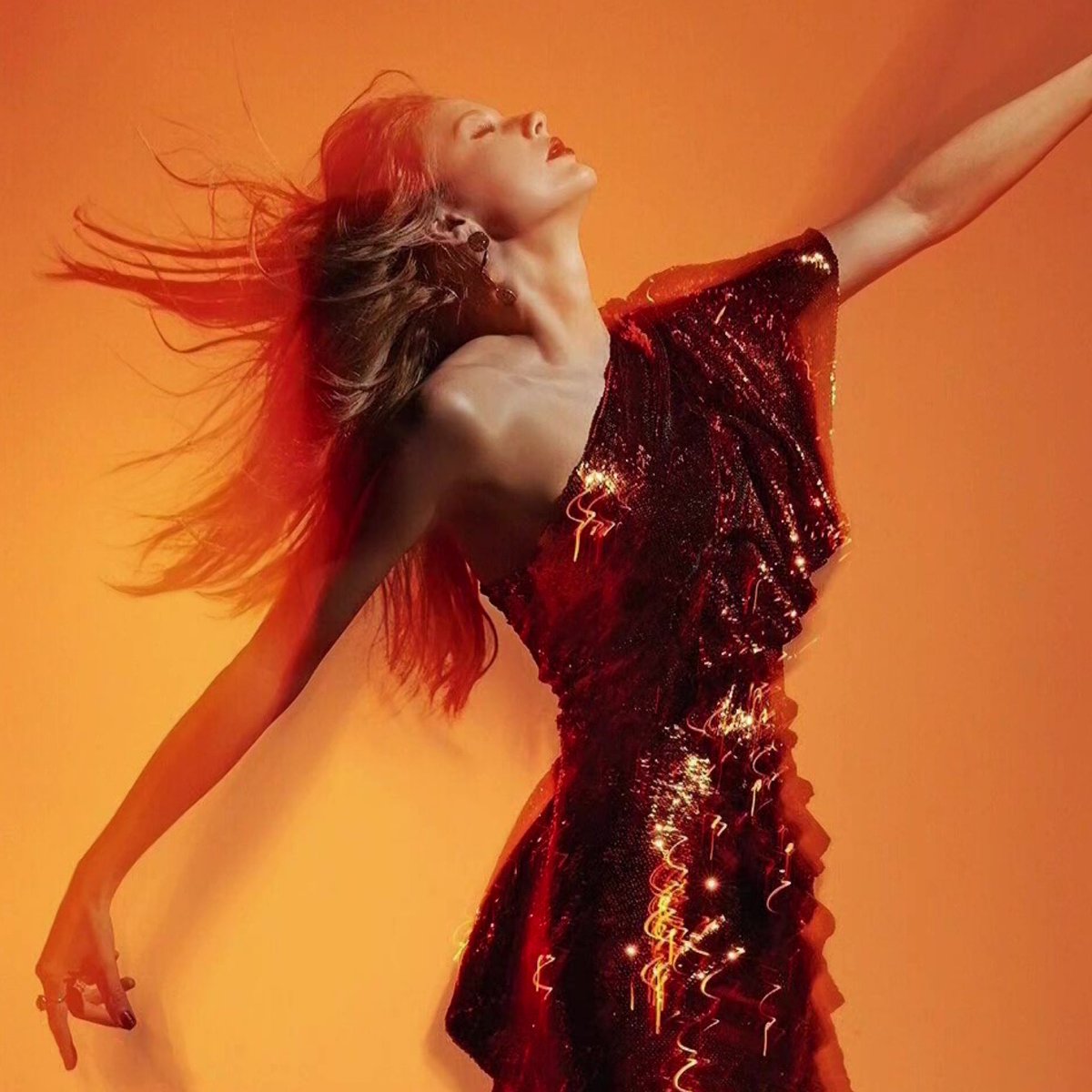 TheSwiftSociety's tweet image. 📰| @HerCampus lists @TaylorSwift13’s "Most Heartbreaking Lyrics"