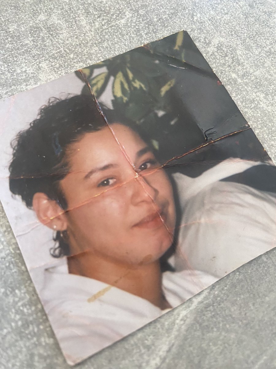 Mijn lieve moeder voor dat de ziekte haar lichaam overnam❤️ mijn moeder gelooft in het hiernamaals, en ik bid voor haar dat ze niet veel pijn hoeft te hebben 💪🏾🙏🏾 lieve mama u bent een sterke vrouw en ik geef niet op ❤️#stadium4 #longkanker