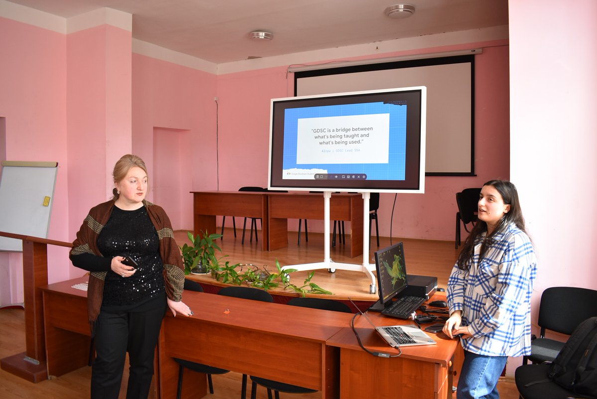 🤩 Just have started in-person meetings with students about the #GDSC program in different parts of 🇬🇪
The first location was my hometown Akhaltsikhe: Samtske-Javakheti State University ✅

🚀 To be continued...

More details about the program: developers.google.com/community/gdsc