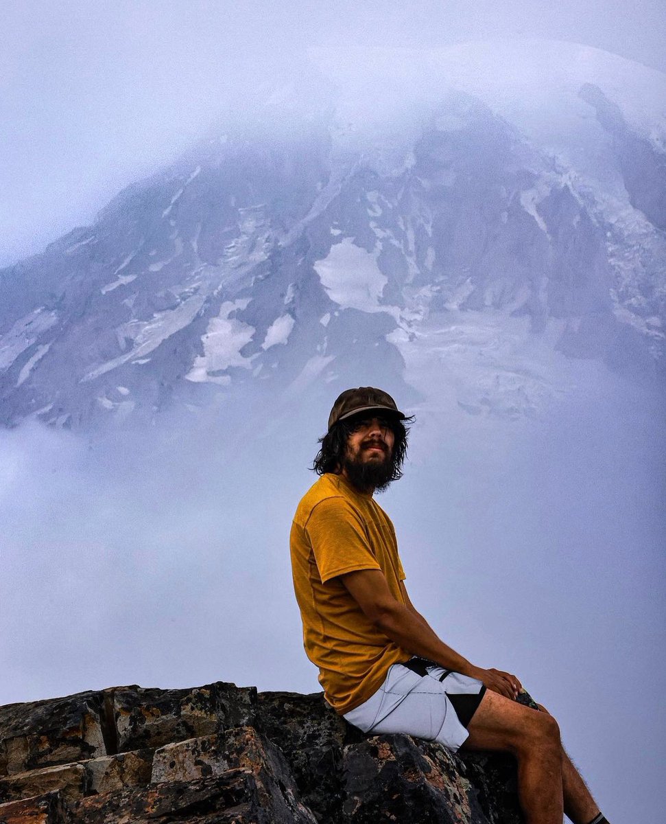 visitpierce's tweet photo. On Mondays… we crush on our favorite Mountain! Who else is ready for hikes in shorts?! 🙋🏽♀️🙋🏻
📸 @all_we_do_is_hike
#traveltacoma #mountaincitysea #pnwvibes #visitrainier #nationalparkgeek #mtrainier #mtrainiernationalpark #rainierwatch #springhikes https://t.co/DWxP9hw6PQ