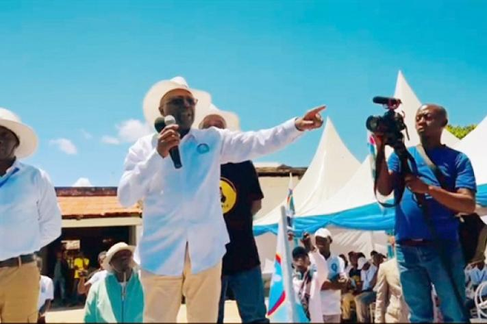 mediacongo's tweet photo. Propos sécessionniste : l’#IRDH condamne le discours du député national Christian #Mwando à #Kalemie "qui vont à l'encontre de l'unité nationale"
https://t.co/MAB3hADZZb https://t.co/mUcjW7wXVx