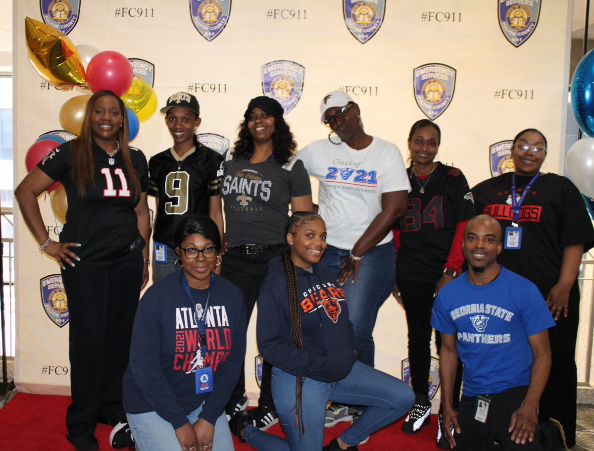 FultonInfo's tweet photo. Today, the 911 team members dressed in their favorite sports team gear to celebrate National Public Safety Telecommunicators Week. We celebrate telecommunications personnel who serve our communities & public safety personnel 24/7.
#FultonInfo #TeamFulton #NPSTW #911Communication https://t.co/4mJBr6fqG6