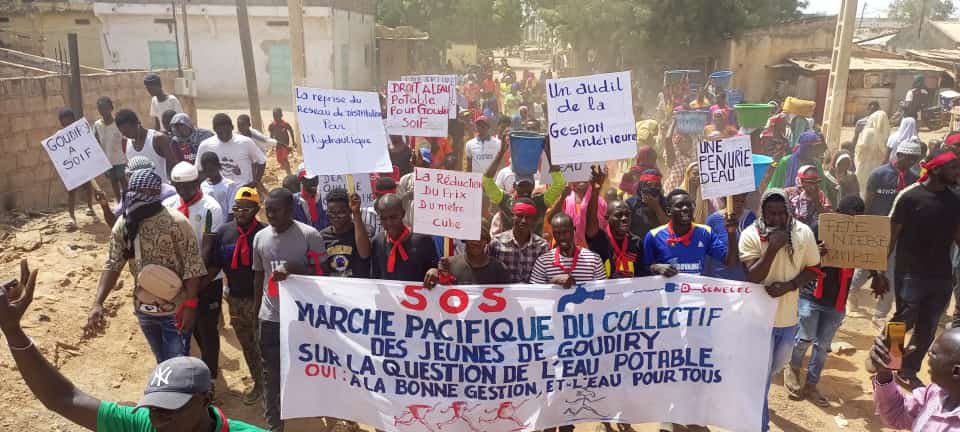 MoSalehsn's tweet photo. Monsieur le Président @Macky_Sall, les populations de #GOUDIRY souffrent terriblement de manque d'#EAU. Les autorités locales doivent aussi associer les jeunes dans les discussions avec le concessionnaire. https://t.co/BZHVckonWy