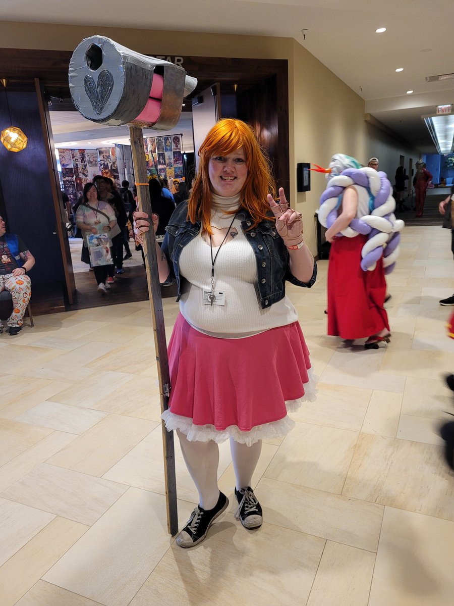 This was my cosplay for day 2 of #AnimeDetour2023 
Just a few minutes after this, my hammer broke! (Easily fixable)
If you got pictures of me, let me know!
#AnimeDetour #NoraValkyrie #RWBY