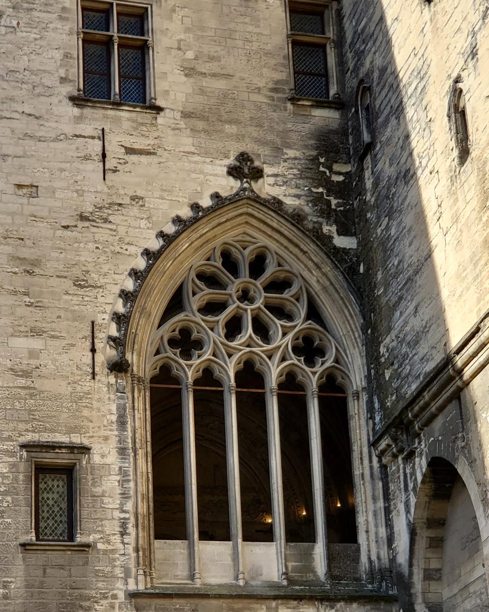 CellarAngels's tweet photo. 📍 #Avignon, a city on the #Rhône river with 170+ sites and buildings that are registered as historical monuments. The first foundations of the city date back to around 539 BC. #AngelsInFrance #wine #travel https://t.co/S3C9HAcZu5