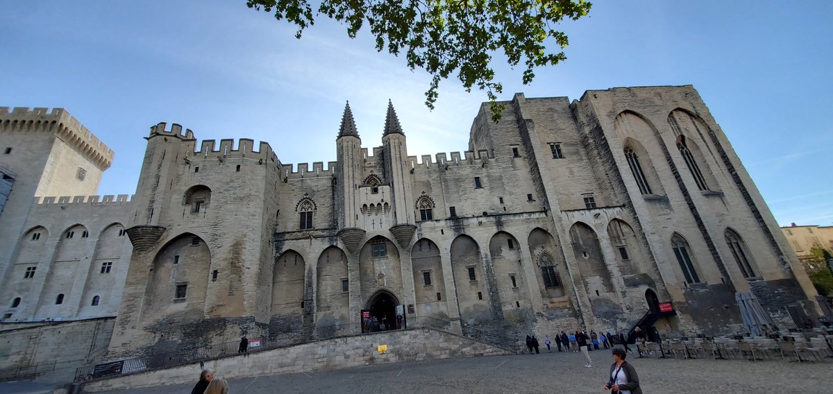 CellarAngels's tweet photo. 📍 #Avignon, a city on the #Rhône river with 170+ sites and buildings that are registered as historical monuments. The first foundations of the city date back to around 539 BC. #AngelsInFrance #wine #travel https://t.co/S3C9HAcZu5