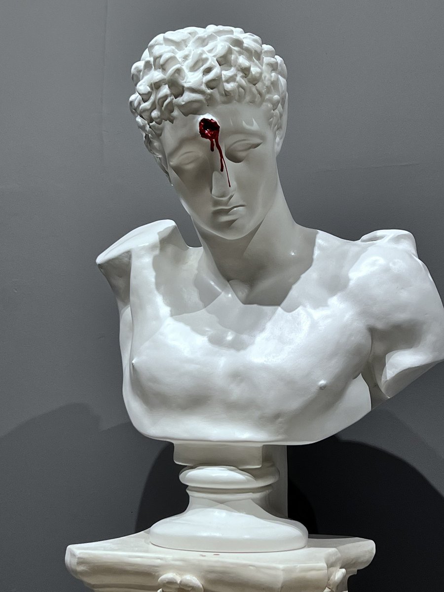 joan_quasar's tweet photo. Revisitant el MOCO: art modern i contemporani (molt de carrer) amb obres de Basquiat, Banksy, KAWS, Keith Haring, Jeff Koons, Damien Hirst, Tracey Emin, Yayoi Kusama, Mark Rothko, Warhol, i els non-fungibles token (NFT). Imprescindible! #BCN #museus #artcontemporain https://t.co/bkMhhknmLg