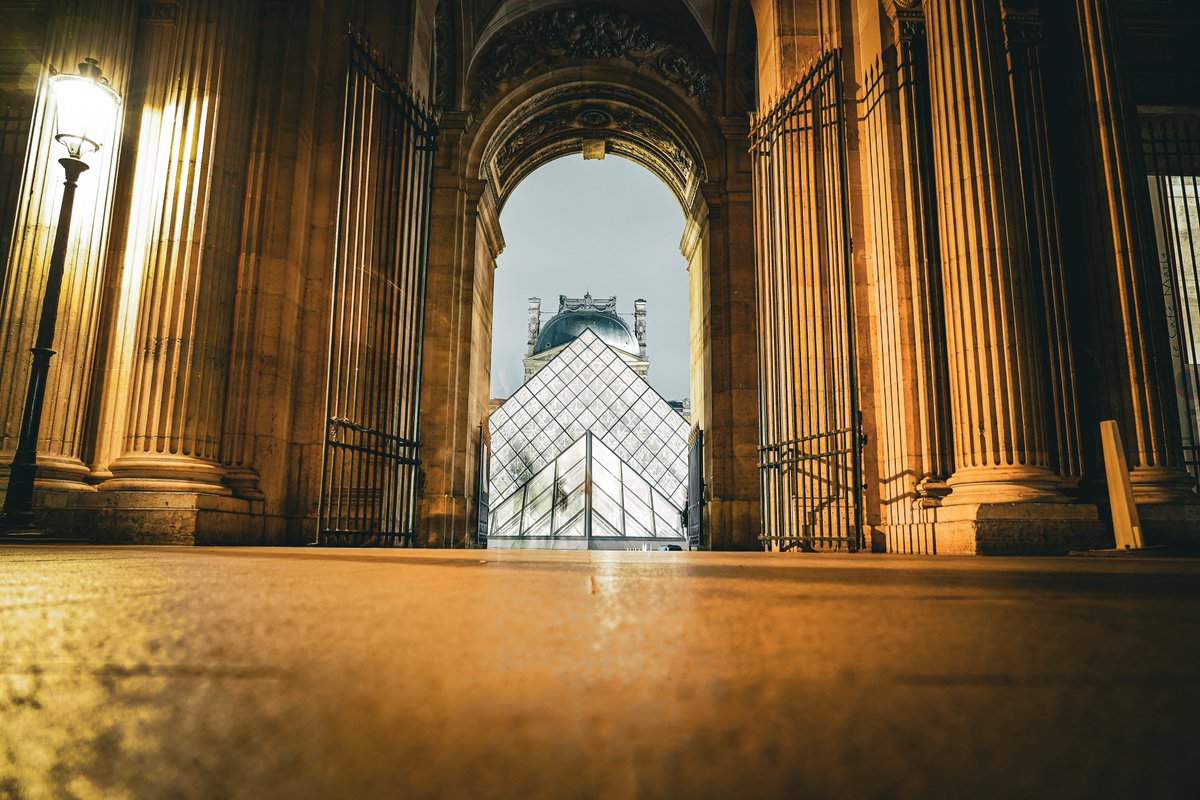 Une nuit au @MuseeLouvre 👻