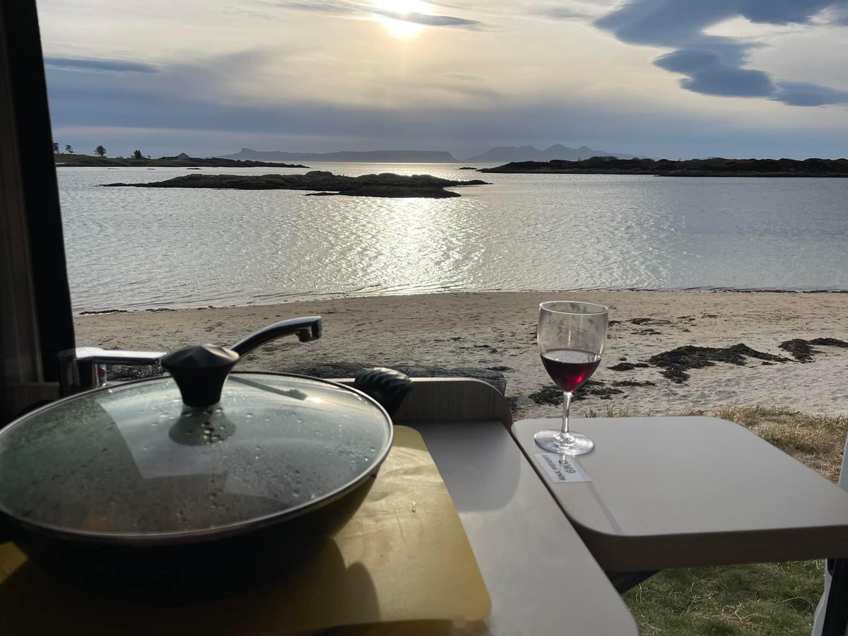 The best seat in the CV restaurant 🤗
#CV_Family
#CV_Vanlife
#CV_AdVANtures