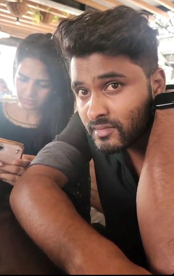 IPavmir's tweet photo. Director sir looking handsome 😌😎
@AmirADS2  
@Pavani9Reddy 🏃🏃🏃🏃

#amirpavni
#pavmir
#production1 https://t.co/Q84qjDlU3p