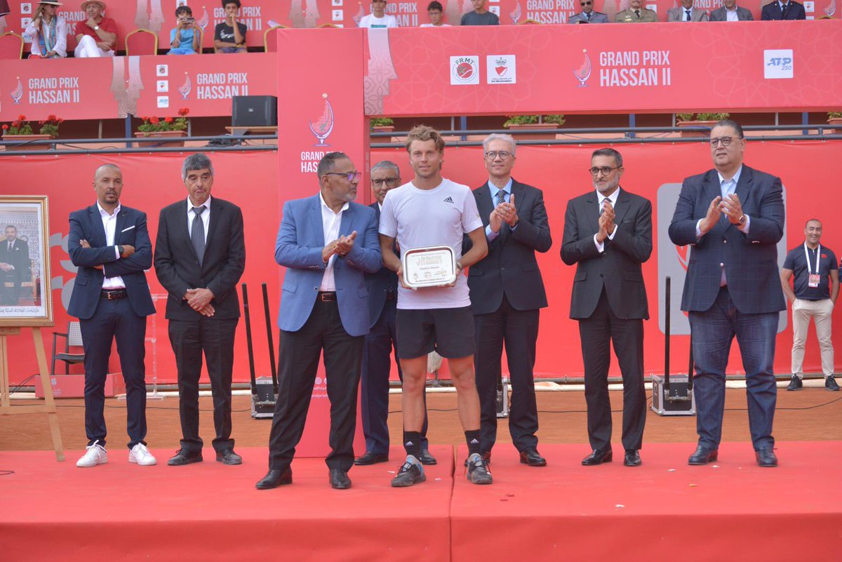 Alex2Mumu's tweet photo. 🏟️ Un grand merci à tout le public marocain pour la magnifique ambiance tout au long de la semaine ! Et merci à mon coach @FaurelJC et à toutes les équipes du Élite Tennis Center qui me soutiennent et qui me permettent d’évoluer à ce niveau aujourd’hui.

À très vite ! https://t.co/9j1AxT2yND