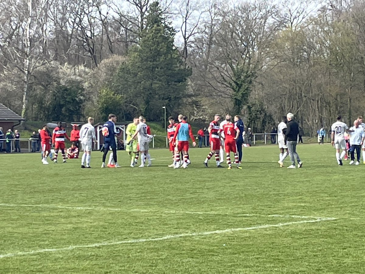 AltonaerFC1893's tweet photo. Heute war es nicht unser Tag. Wir verlieren beim TuS Dassendorf mit 3:0. Aber egal, wir gehen unseren Weg weiter und haben unseren Faustpfand.😍 Die weltallerbesten Fans.❤️ Mehr geht nicht, ihr seid der Wahnsinn.🖤🤍❤️ #altona93  #afc93 #oberliga #hamburg #welovealtona https://t.co/oS2K7uhQCJ