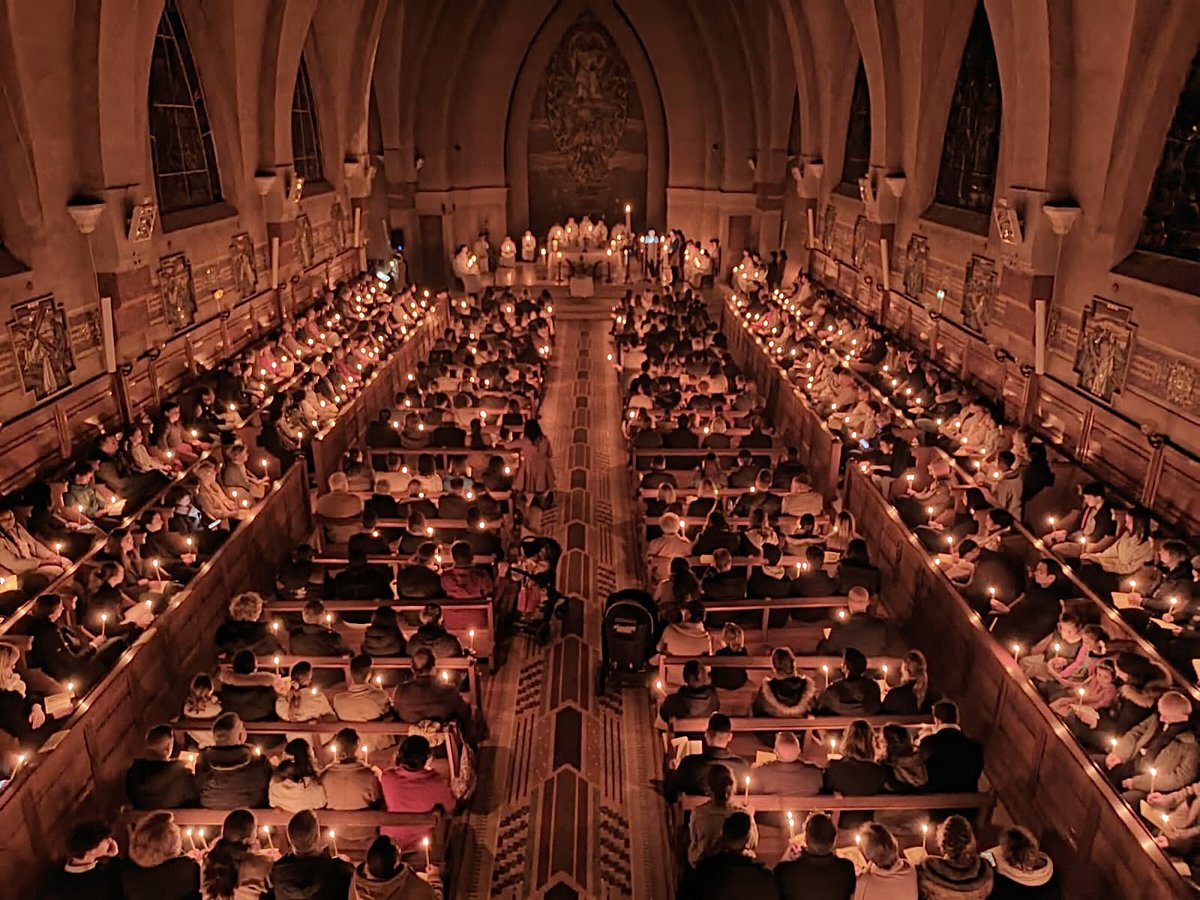 🕯️Pâques à la bougie 🕯️ dans la chapelle Notre Dame Les Oiseaux 🙏🏼 🕊️