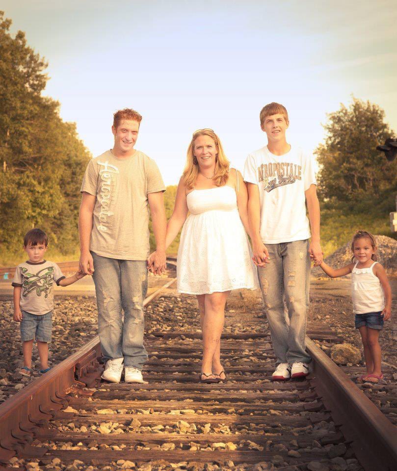 cara_rindell's tweet photo. #HappySiblingsDay to my baby brothers! I think this is the only picture we have of us 3 together in the same photo as adults. And when we were all so much younger and a few pounds lighter ๐
And the twins were still sooooooo little! #ThrowbackTo2012 https://t.co/dTOKHFwDbq