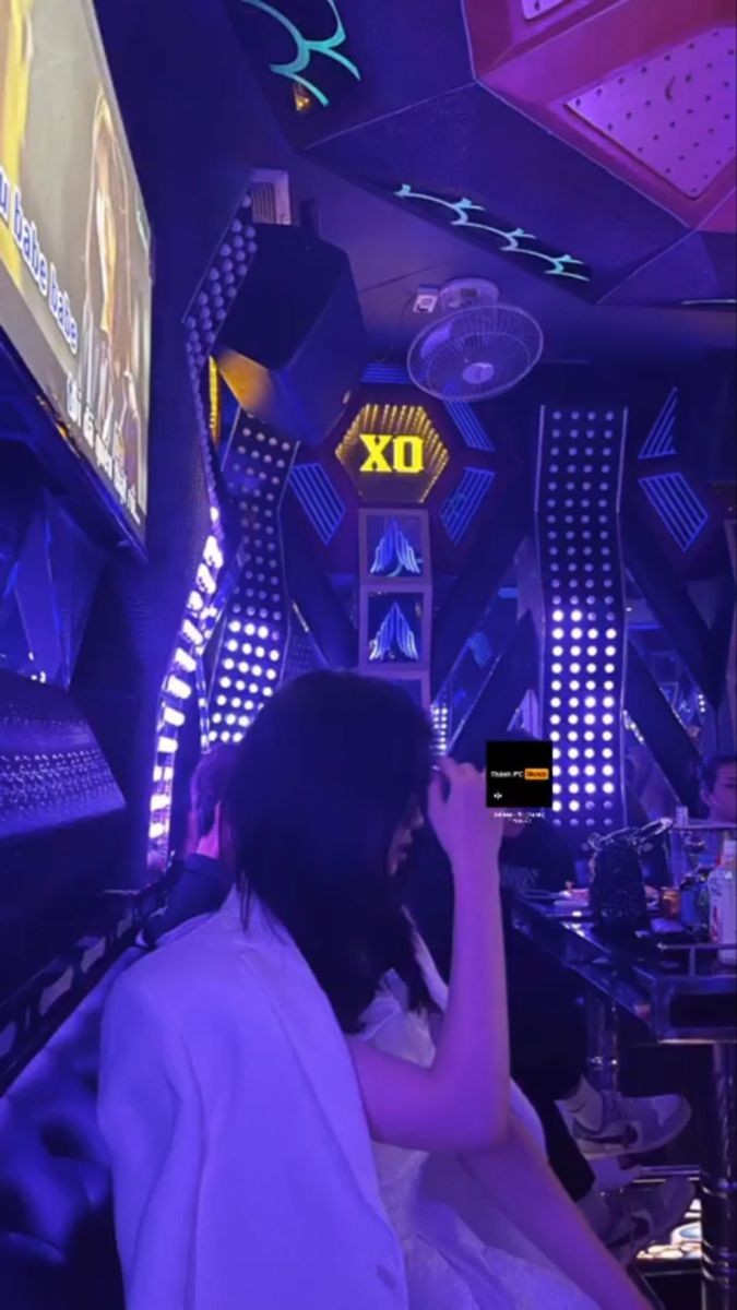 Thinking, Winking, Tipsy, Lalala, Oh!

"Sorry, I'm thinking while I'm winking to you. I guess I'm tipsy, Boy. But am I? Lalala... wait—oh!"

alternative ending from The Key
written by <a href="/rochofella/">𝑅ochofella</a>