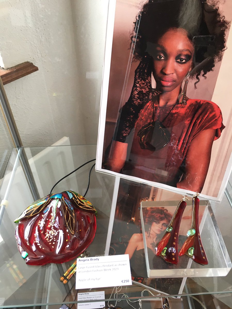 AngelaBradyDesigns tweet media