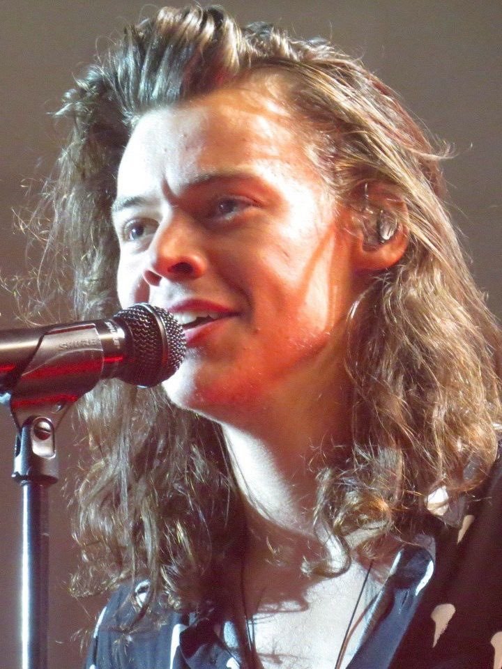 91finerohit's tweet photo. Harry Styles being the cutest person https://t.co/aU9cfCOE2B