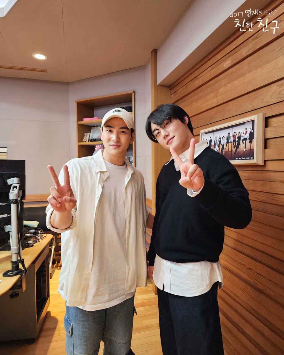 mbcbf_ever's tweet photo. 🐯친친 케이팝영재발굴단🐯

MBTI 소문자 e 호디 당황시키는
파워 EEEE 아기오리갱얼쥐💛
출석하였사옵니다🌸🌸🌸

사람냄새+헬스장냄새 나는 친친 다시보기⤵️
🔗https://t.co/jE0yrMnJTo

#MBC #RADIO #GOT7영재의친한친구 
#백호 @BAEKHO_PLEDIS 
#이장준 #골든차일드 https://t.co/lAwDz2S6Gw