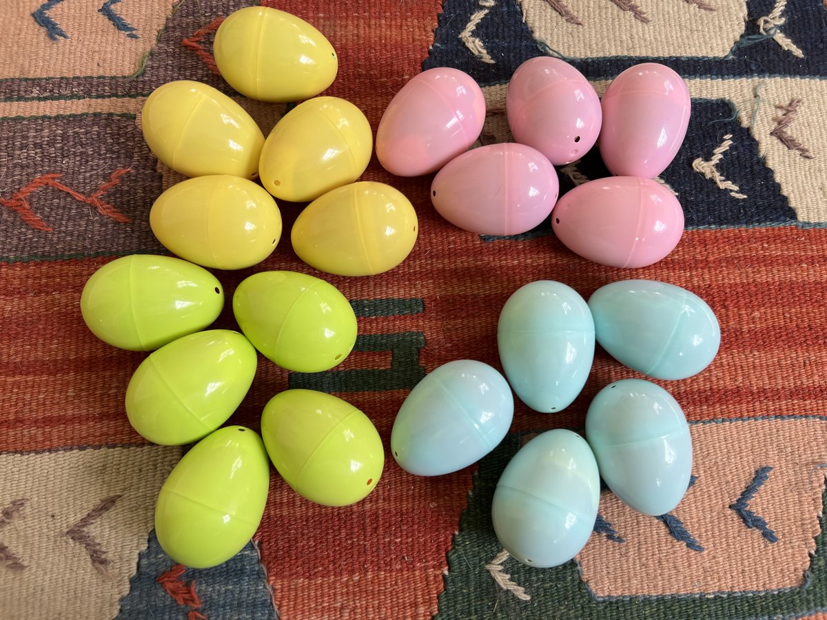 GabKardon's tweet image. In the tradition of all labs studying development, we welcome again the annual lab easter egg hunt. Get those eggs before they hatch! @SocDevBio @utahbioscience @nathangburns @MyaScheib