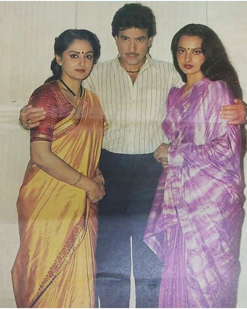 Movies N Memories na platformi X: „Jeetendra with Jaya Prada and Rekha???? # jeetendra #jayaprada #rekha #bollywoodflashback https://t.co/zVhobyuh5q” / X