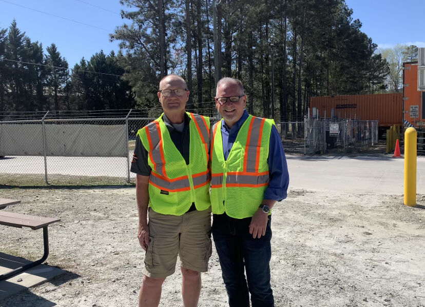WeAreSchneider's tweet photo. Congratulations to our driver Ernie Wylds on his impressive four decades of service and 4 million safe miles! 🙌
Our CEO Mark Rourke joined the special celebration to thank Ernie for his hard work and dedication over many years and miles. Thank you, Ernie!
#DriveOrange https://t.co/qX4zKz0WNT