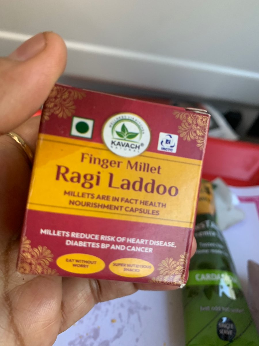 VijetaRattani's tweet photo. Took #VandeBharatExpress after a long time. Was happy to see a #Ragi laddoo ( my go to food between main meals) offered among other refreshments!
A 12 yo sitting next to me relished it too!
#MilletsNaturalFarming4Health #millets #sustainableagriculture
@RujutaDiwekar https://t.co/t02xhldOAA