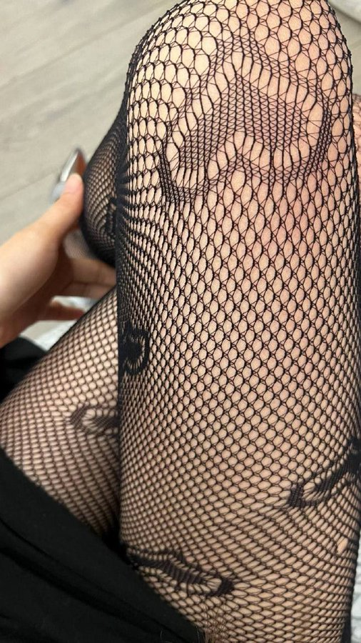 , It's cold, I wrap myself in clothes. My heart became cold, and I comforted myself strongly.