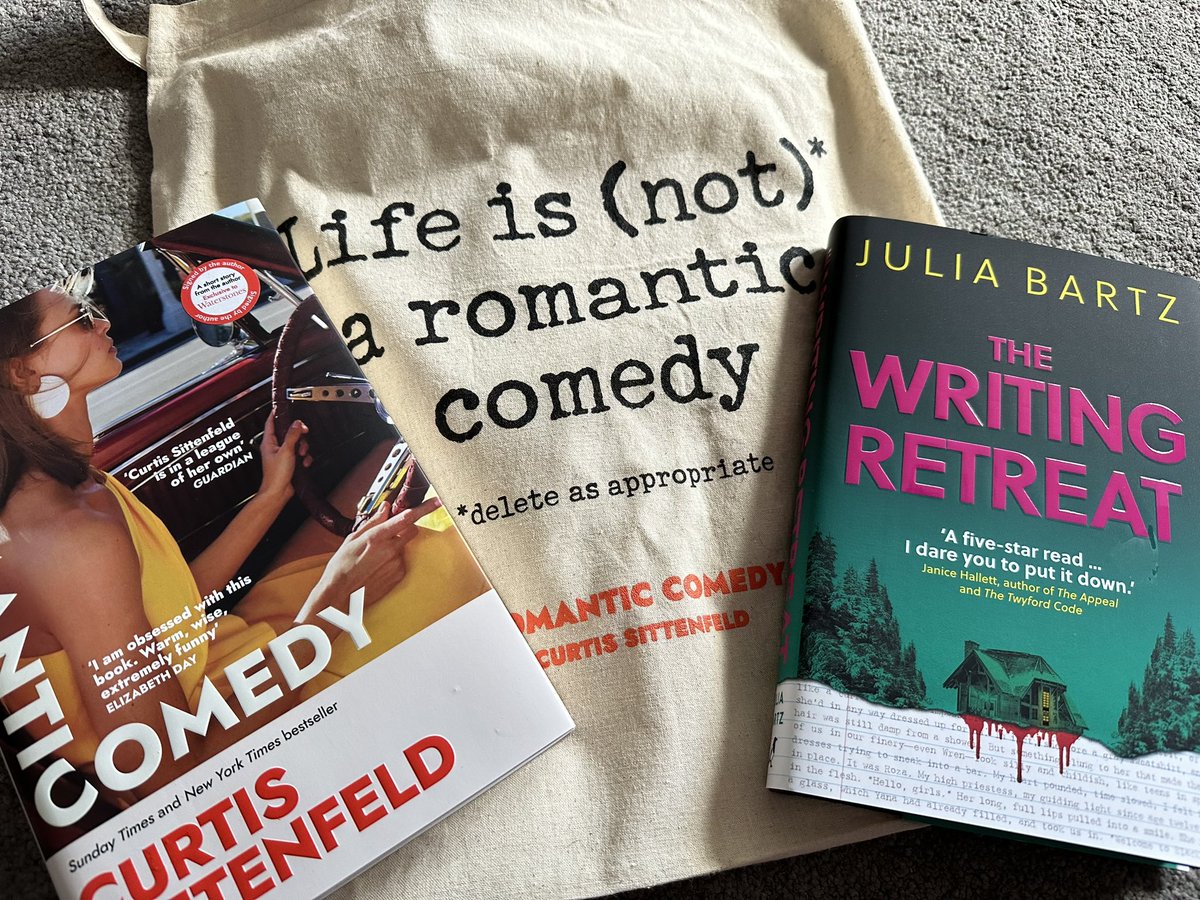 shonaholmes23's tweet photo. Couldnโt resist taking advantage of the @Waterstones double points offer - picked up a copy of @juliabartz #thewritingretreat and also #RomanticComedy which came with this fab free tote bag!๐ #booktwitter #booktwt #bookhaul #morebookstoread https://t.co/NrWQDWzrXx