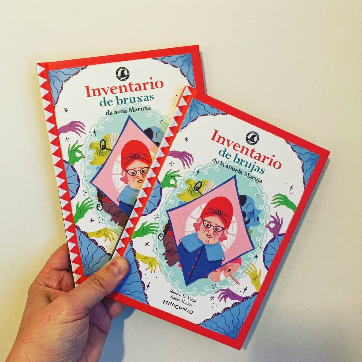 Marabillosamente ilustrado por <a href="/isabelmgart/">Isabel Muñoz</a>, o meu «Inventario de bruxas da avoa Maruxa» xa forma parte da colección Meigas de <a href="/cumioeditora/">Cumio Editora</a> / @cumioeditorial. 
Dispoñible en galego e en castelán, a partir desta semana en librarías. 🐈‍⬛