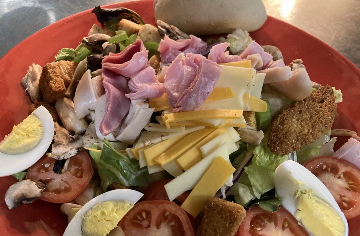 TCsReferee's tweet photo. We are back at it today, come grab a FRESH REF SALAD - the Chef Salad and the Summer Salad, two options that will always leave you satisfied and happy.

MONDAY HOMEMADE SOUPS (4.10.23) ->
Chili (every day) - Cajun Chicken Dumpling - Clam Chowder

#SaladLocal https://t.co/LIqisTLPlK