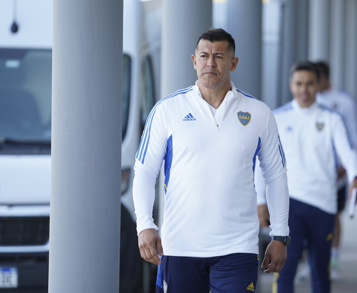 BocaJrsOficial's tweet photo. Jorge Almirón, bienvenido a casa 💙💛💙 https://t.co/ePk96cQ9fw