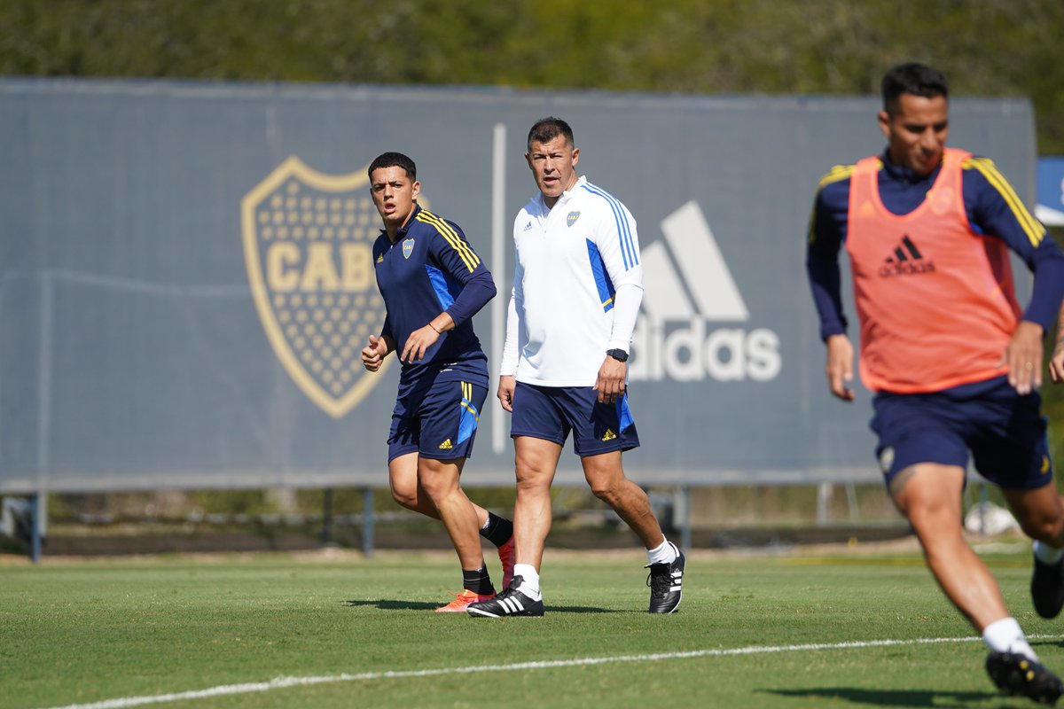 Jorge Almirón al frente del equipo.
