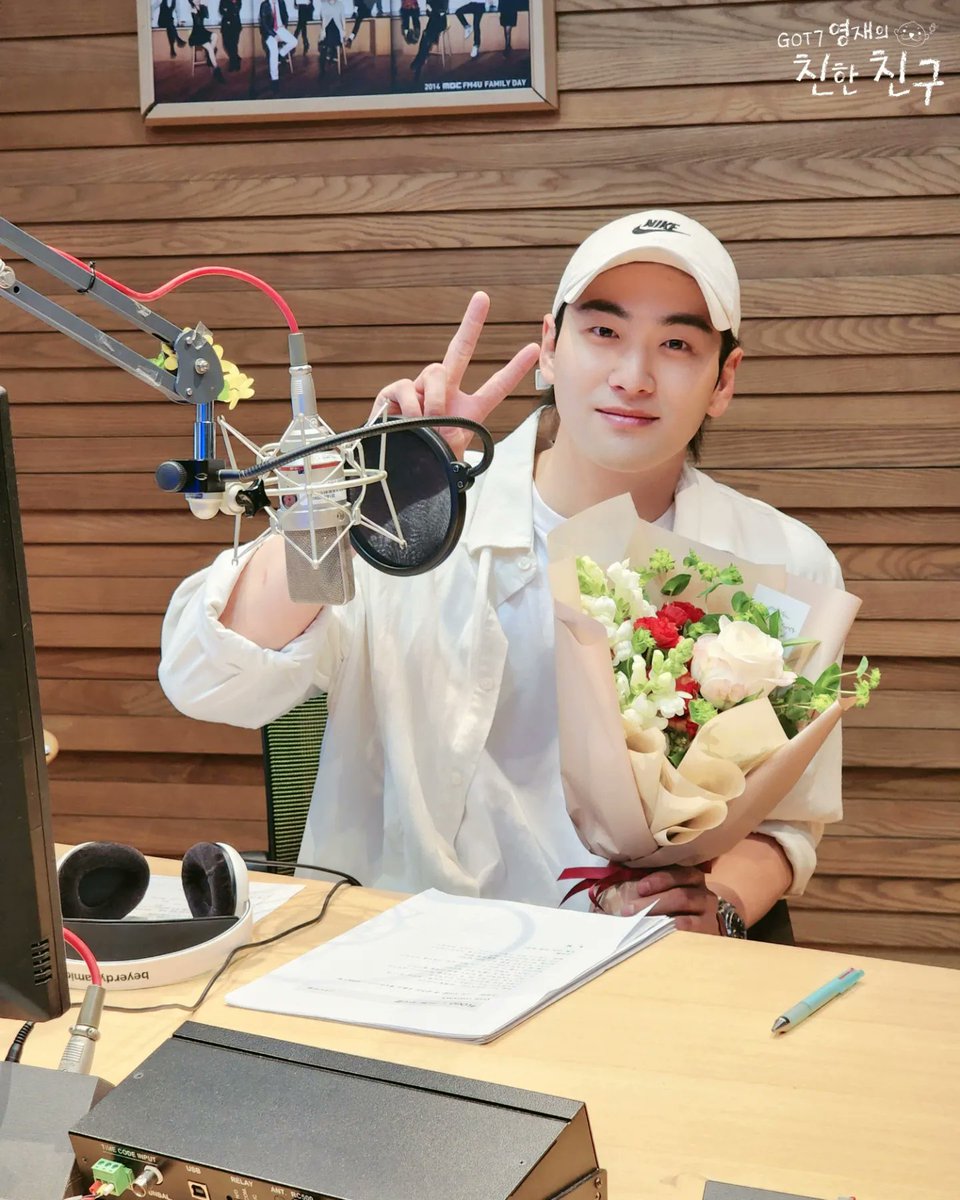 mbcbf_ever's tweet photo. 🐯친친🐯

호디와 함께라서 다행이었던 4월의 밤들🌸
3일차가 아니라 마치 3년차인듯 편안하게
친친의 목소리가 되어주셔서 고마워요 호디🙏🥹

날 좋은 어느날 또 만날 수 있기를 바라며!
이제 우리 친한거죠?😝

#MBC #RADIO #GOT7영재의친한친구
#백호 #호디가최고얌 @BAEKHO_PLEDIS https://t.co/eqFZnDkkq3