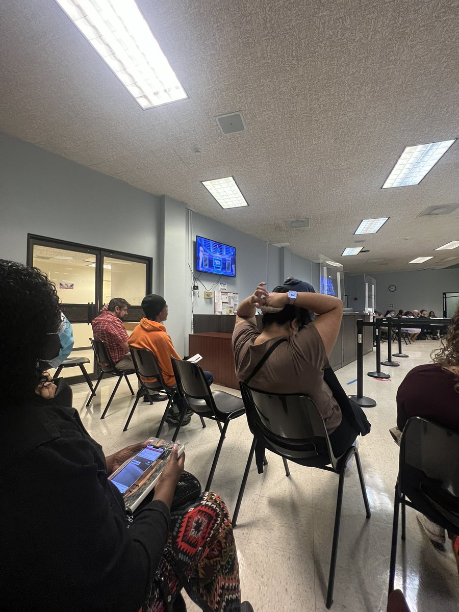 MMResh's tweet image. Being forced to watch Family Feud while waiting for jury duty.  This is a✨quintessential✨ American experience.