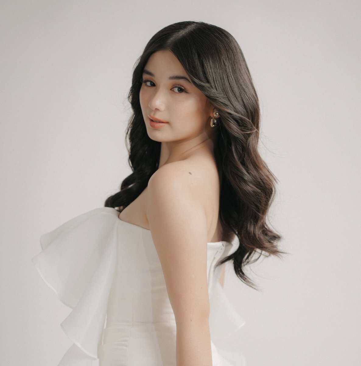 realsofiapablo's tweet photo. young and sweet, only seventeen 🤍 
#SofiaAtSeventeen https://t.co/hEyvb7D0Qp