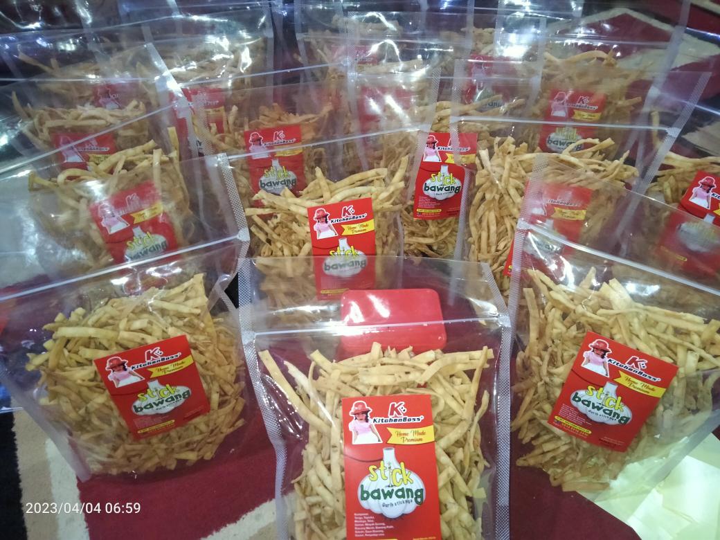 Bawang yg diblend akan berbeda wanginya dengan bawang yg diulek, itulah alasan kenapa sticknya Kitchen Boss 2 kali lipat harganya dari pada harga umumnya😘 
#Handmade
#HomeMadePremium