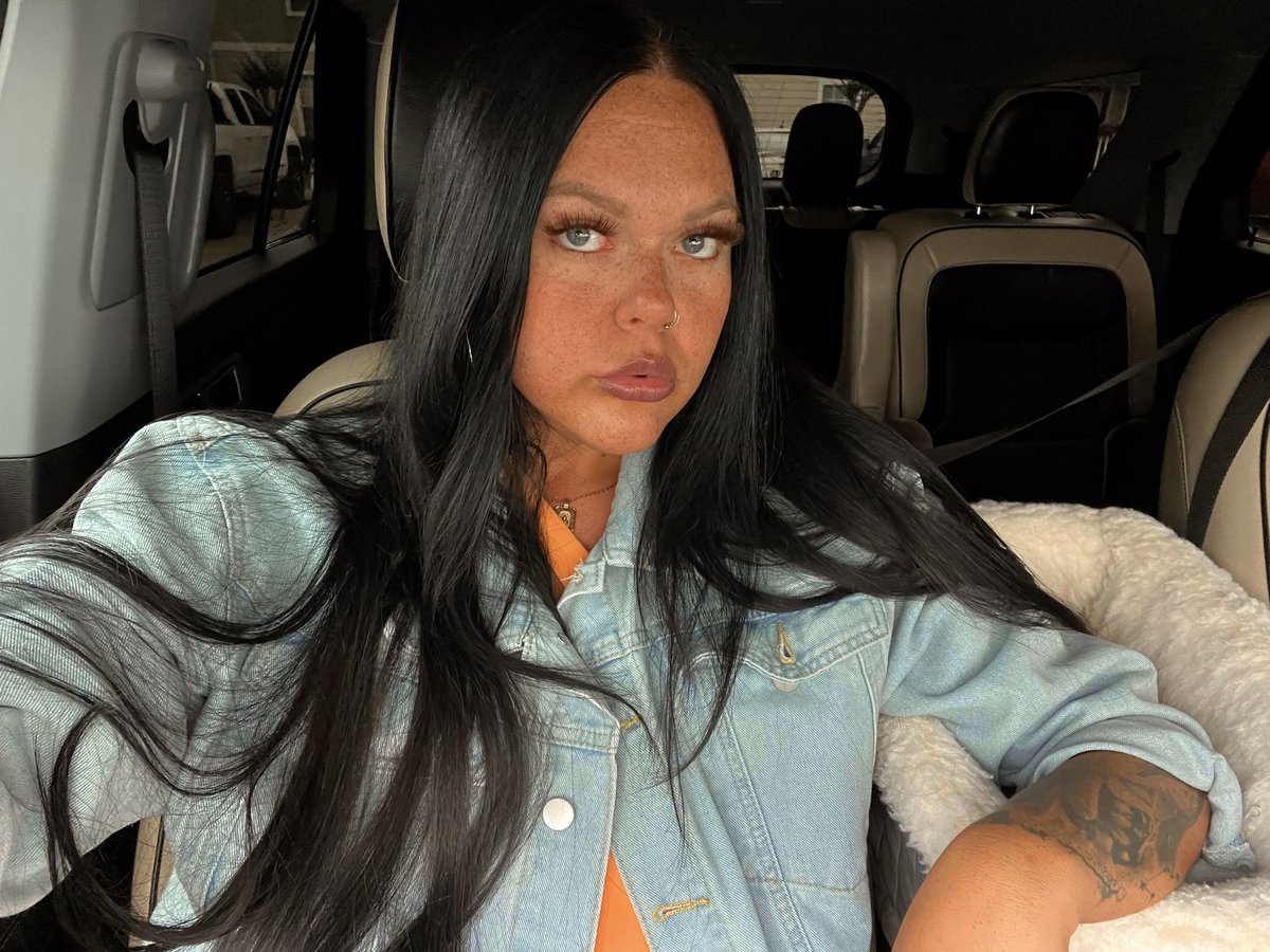 stacylanders tweet media